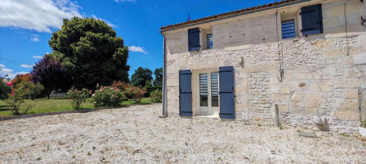 Maison à SAINTES