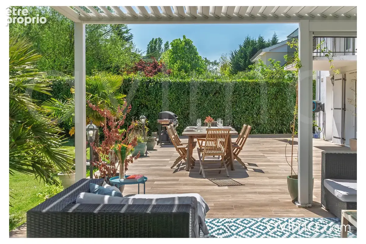 Coup de coeur assuré - Maison familiale rénovée - 4/5 chambres - terrasse de 150m2 - photo 2