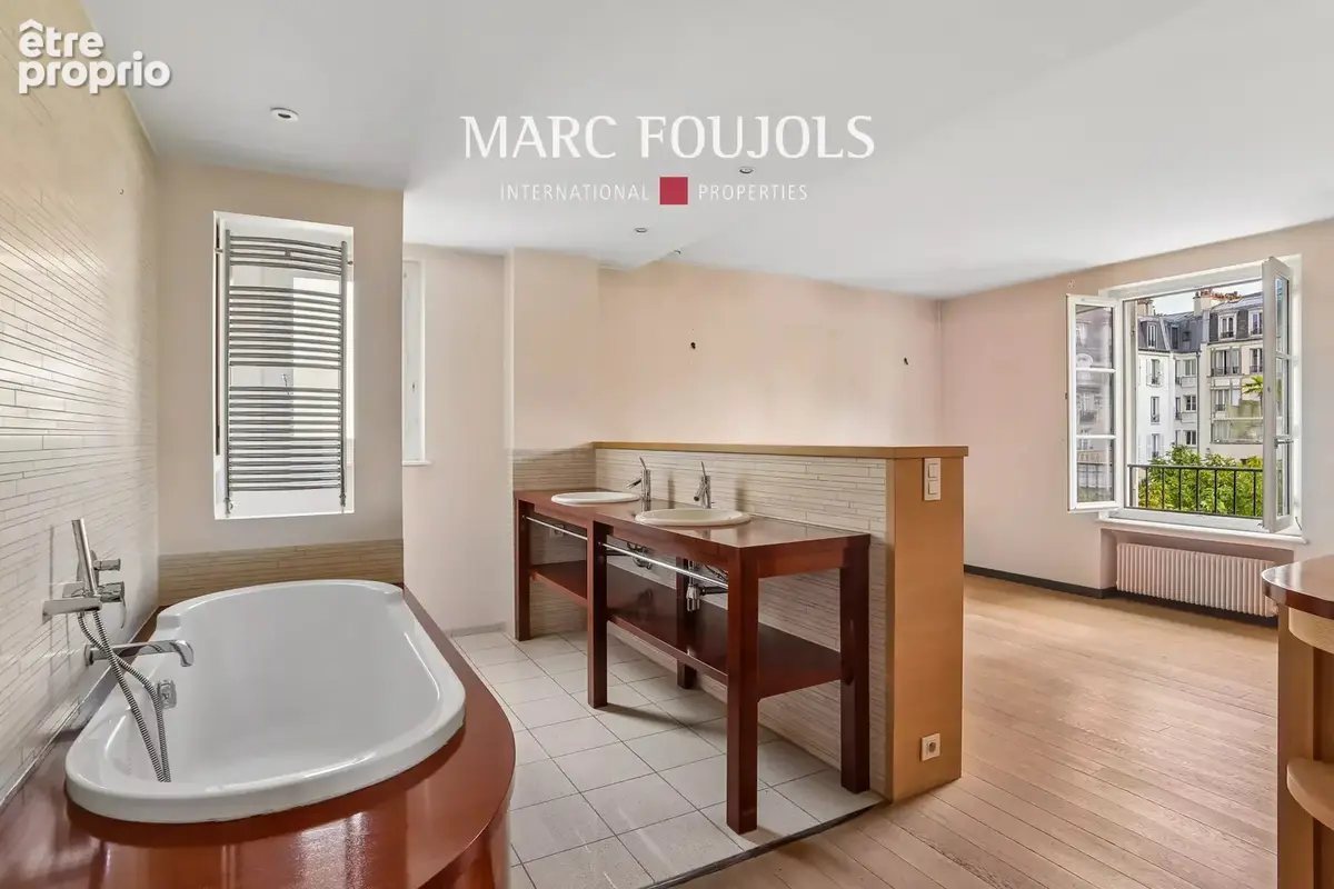 Paris XVII. Villa des Ternes. Appartement avec terrasse. - photo 13
