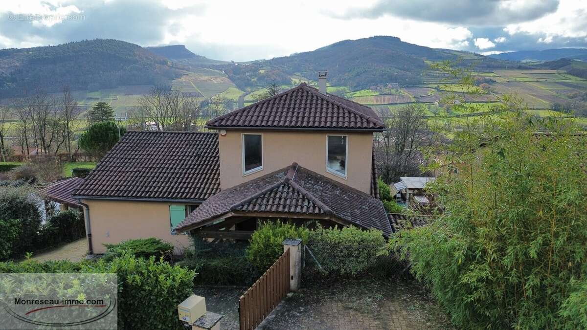 Maison à LA ROCHE-VINEUSE