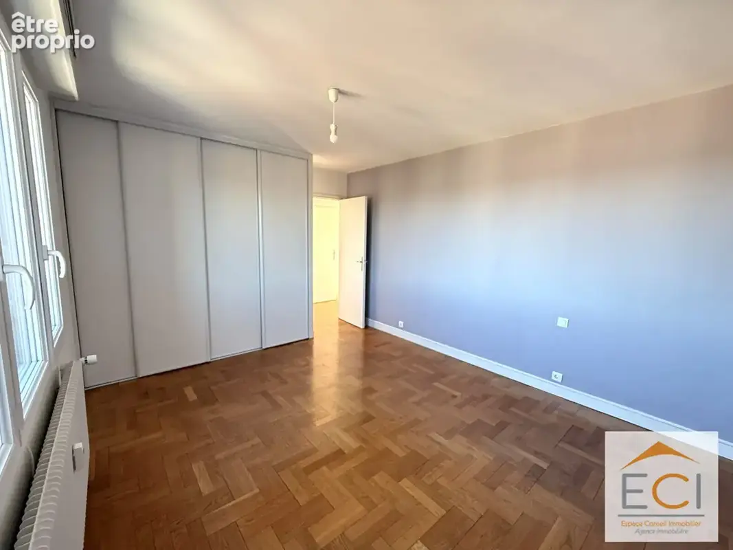 A VENDRE - Appartement duplex 3 chambres - Quartier Mairie - photo 15