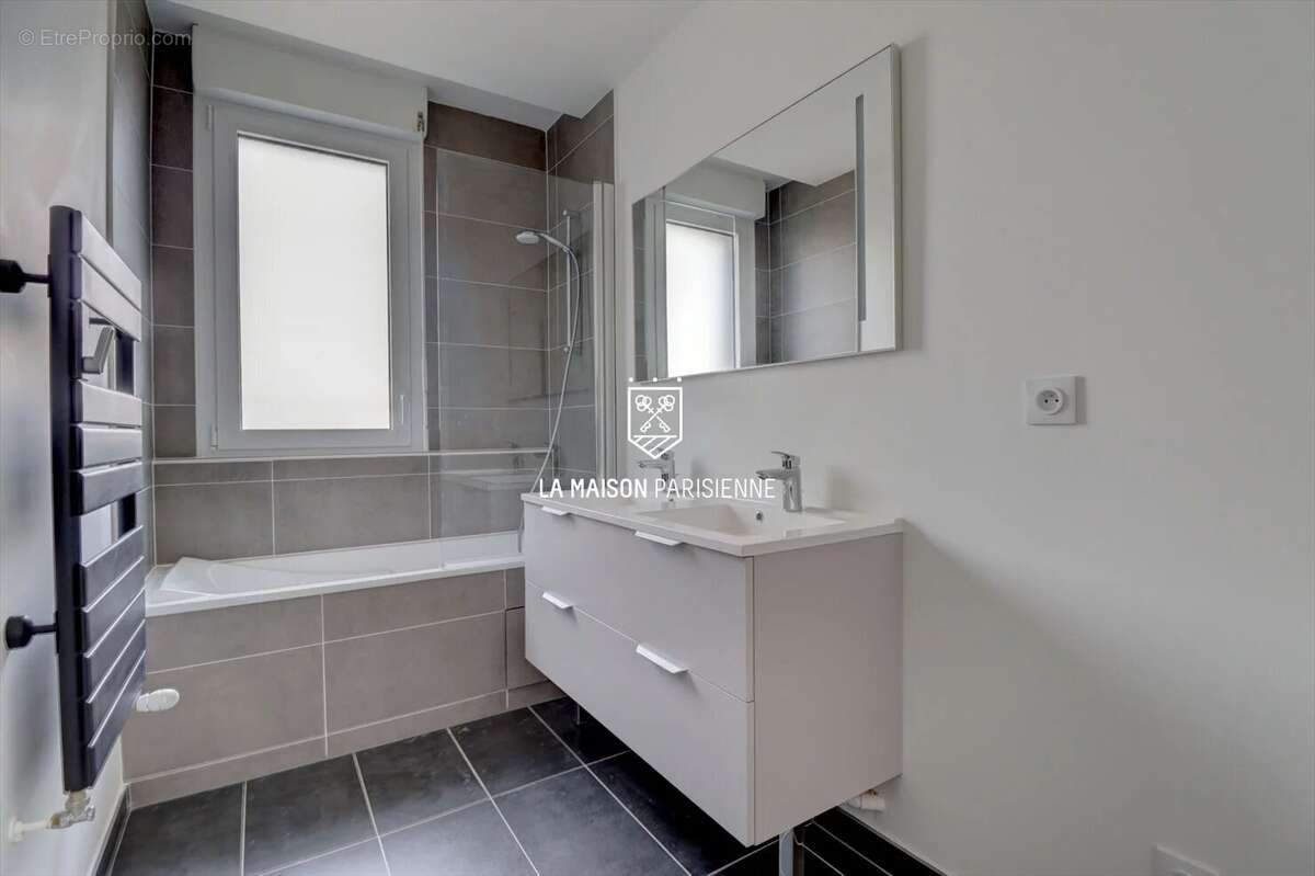 Appartement à PARIS-19E