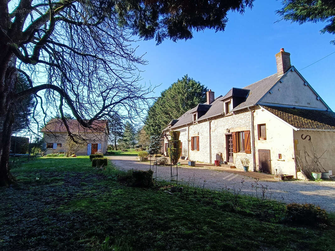 Maison à COUY