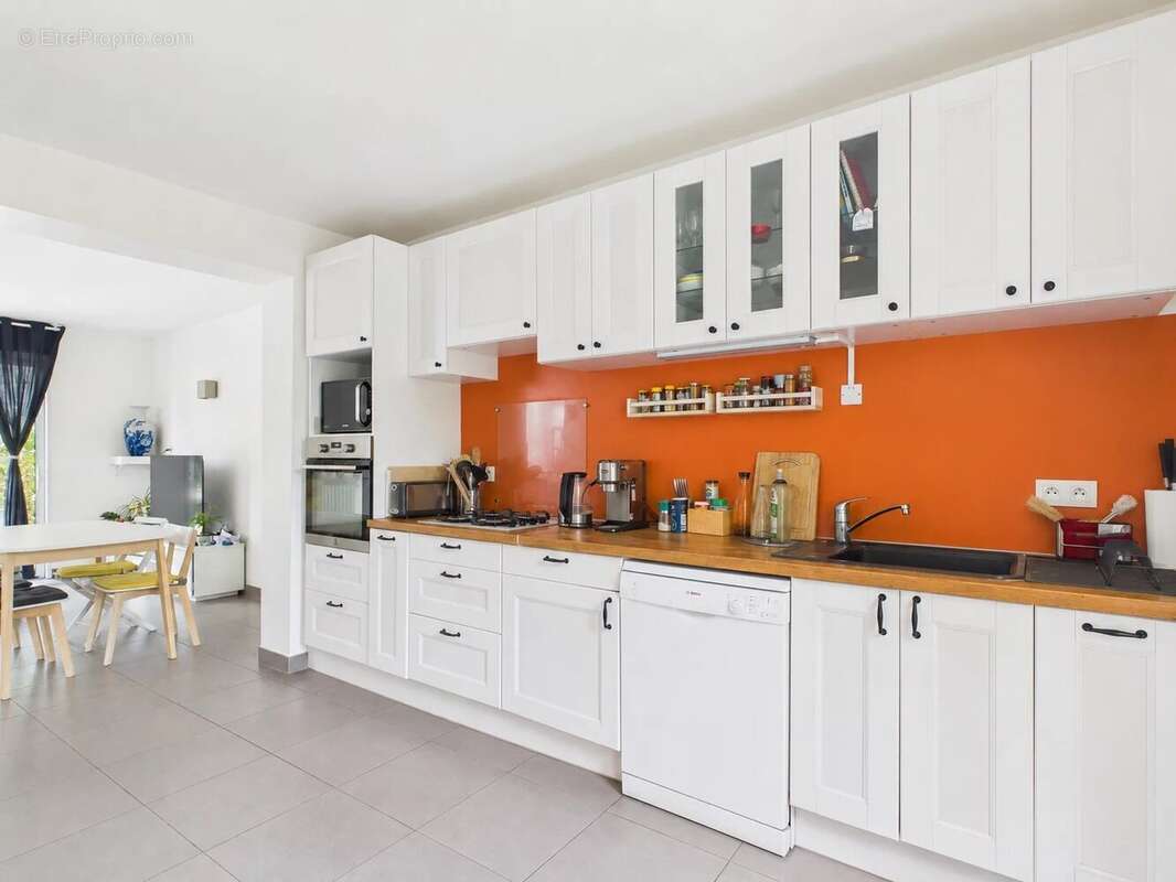 La Martelière : Maison familiale 110m2, 4 chambres et dépendances au calme absolu - photo 4