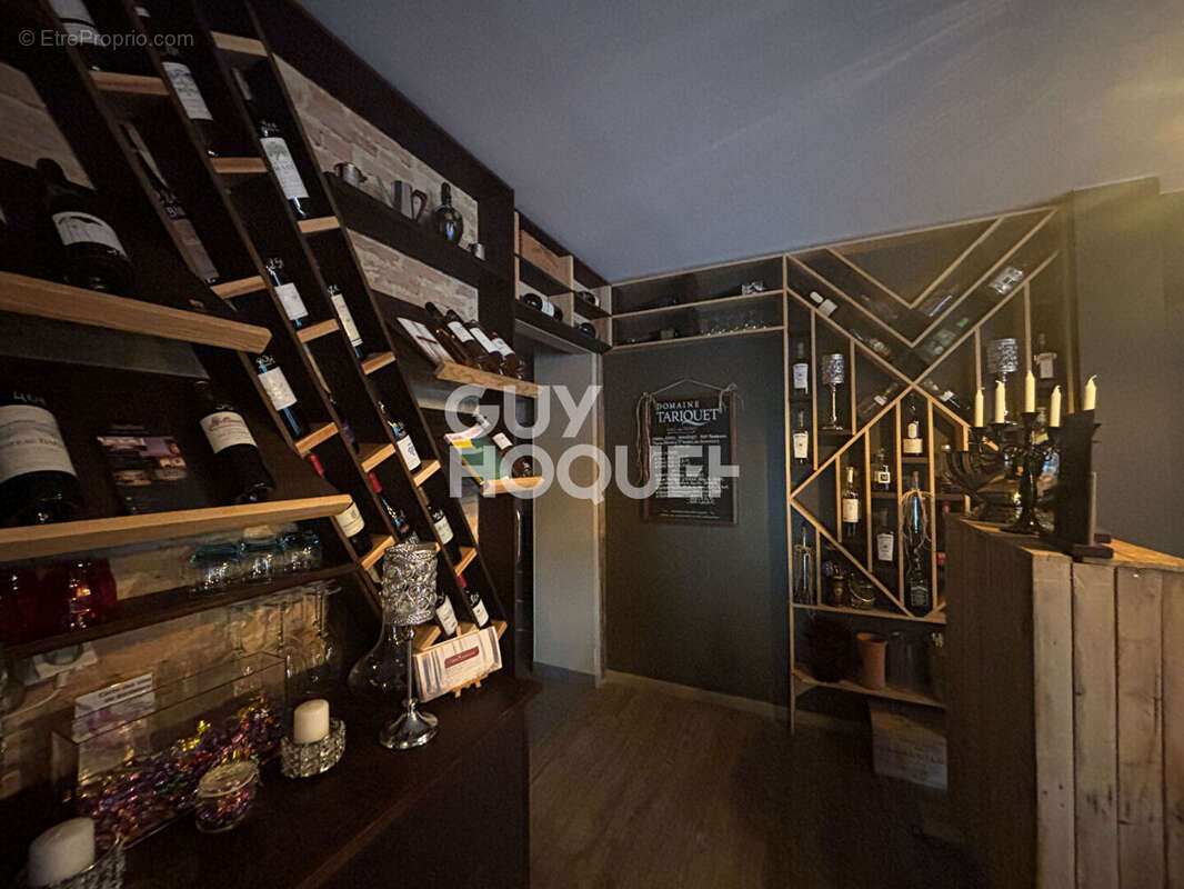 Commerce à ESCOURCE