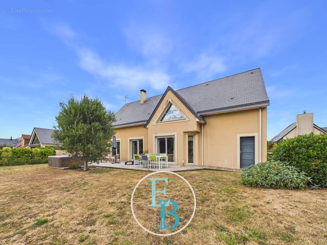 Maison à COLLEVILLE-MONTGOMERY