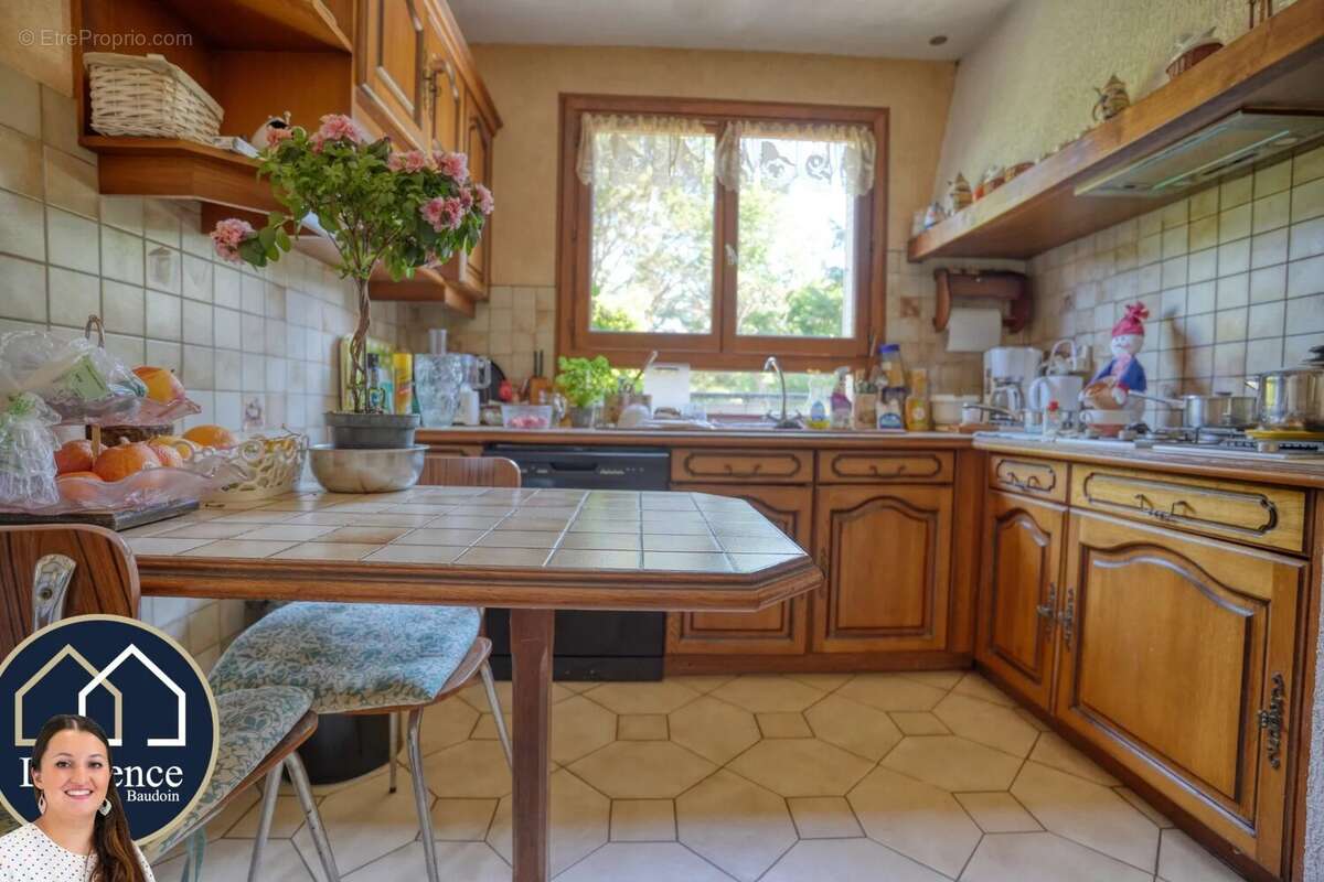 Maison 180 m² à Nogent-Le-Roi  - photo 3