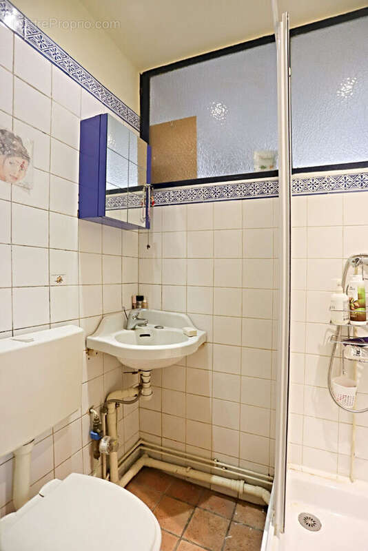 Charmant 2pièces au calme absolu - 3ème étage sur cour - Paris 18e - vendu loué 750  charges comprises - photo 8
