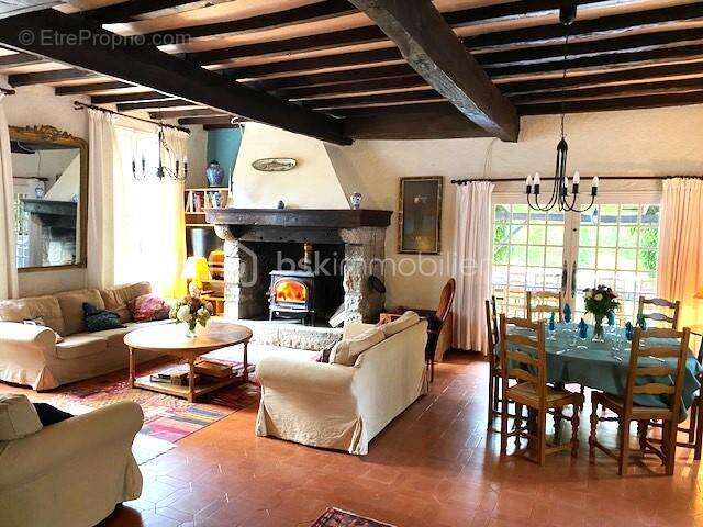 Maison à DURBAN-SUR-ARIZE