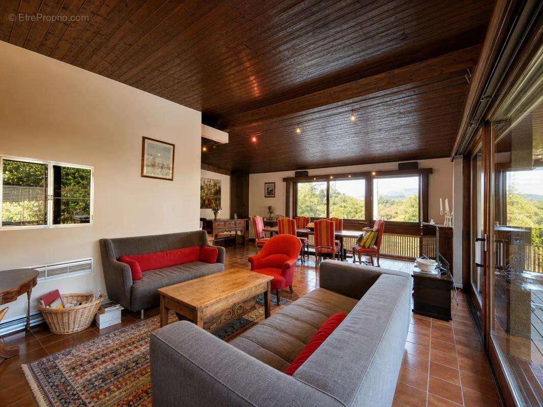 Maison d'architecte 7 pièces de 190 m² à Alby-sur-Chéran - photo 5