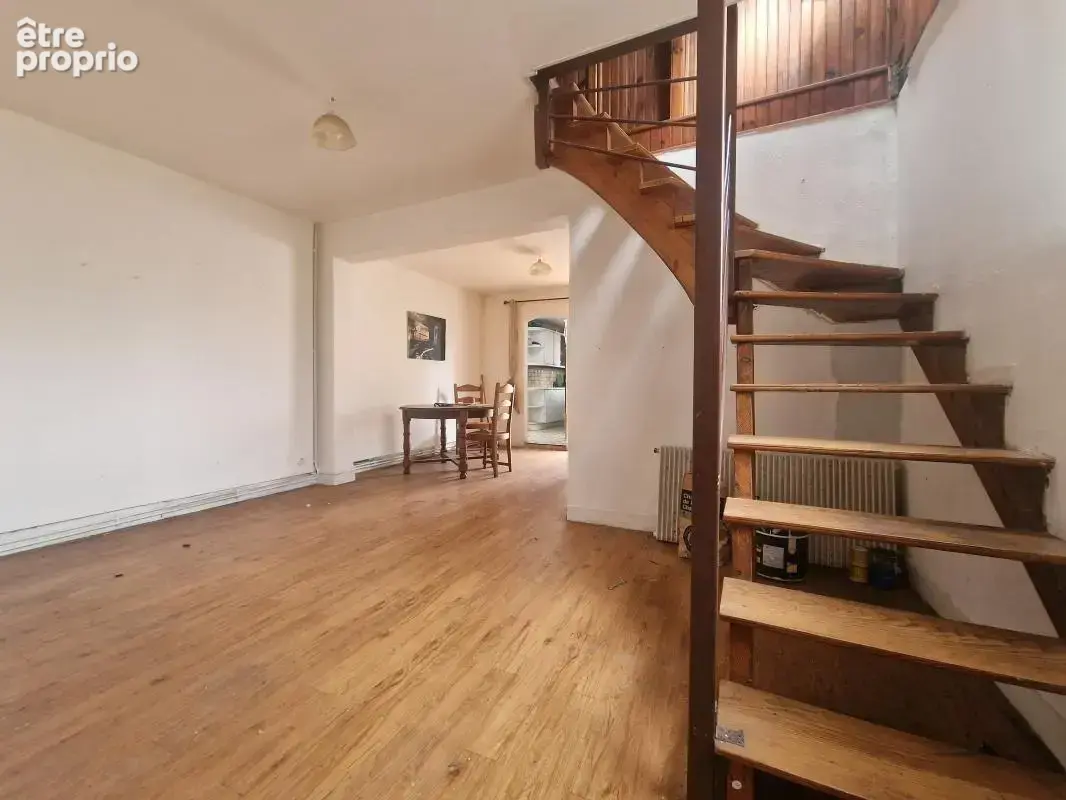 Maison à rénover en fond de parcelle de 240m² de terrain. Idéalement située à moins de 10 minutes à pied de la gare, cette maiso - photo 7