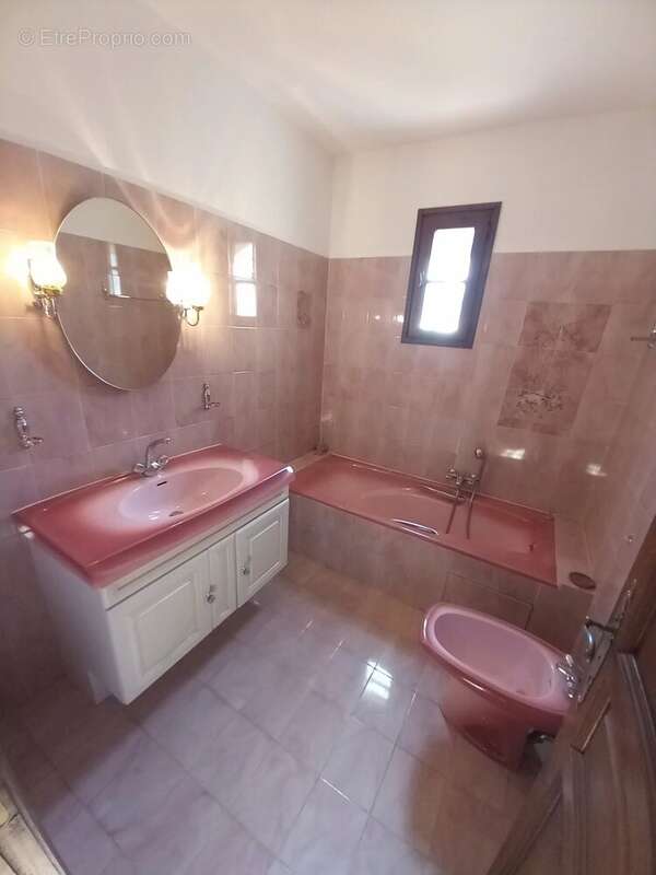 Maison ind avec terrain constructible + 2p ind + grand garage - photo 11