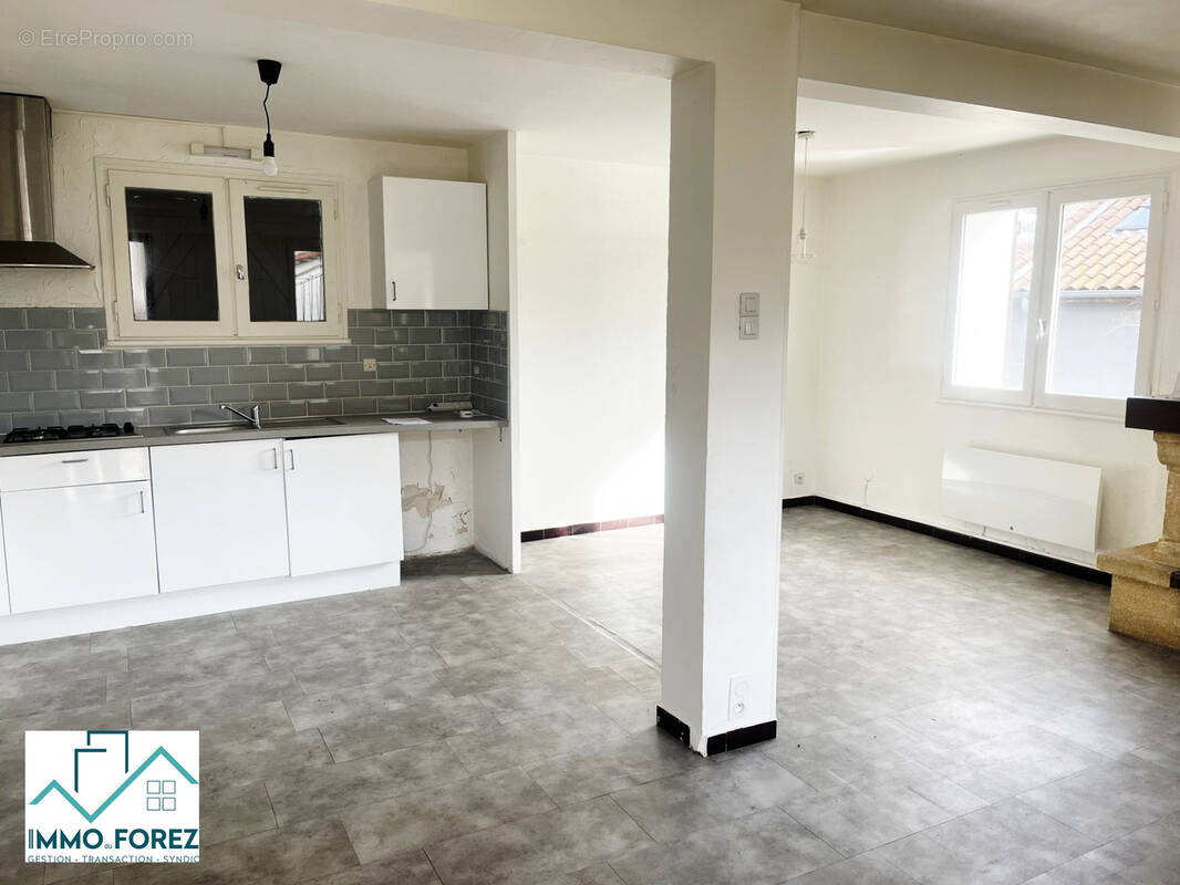 Appartement à VEAUCHE