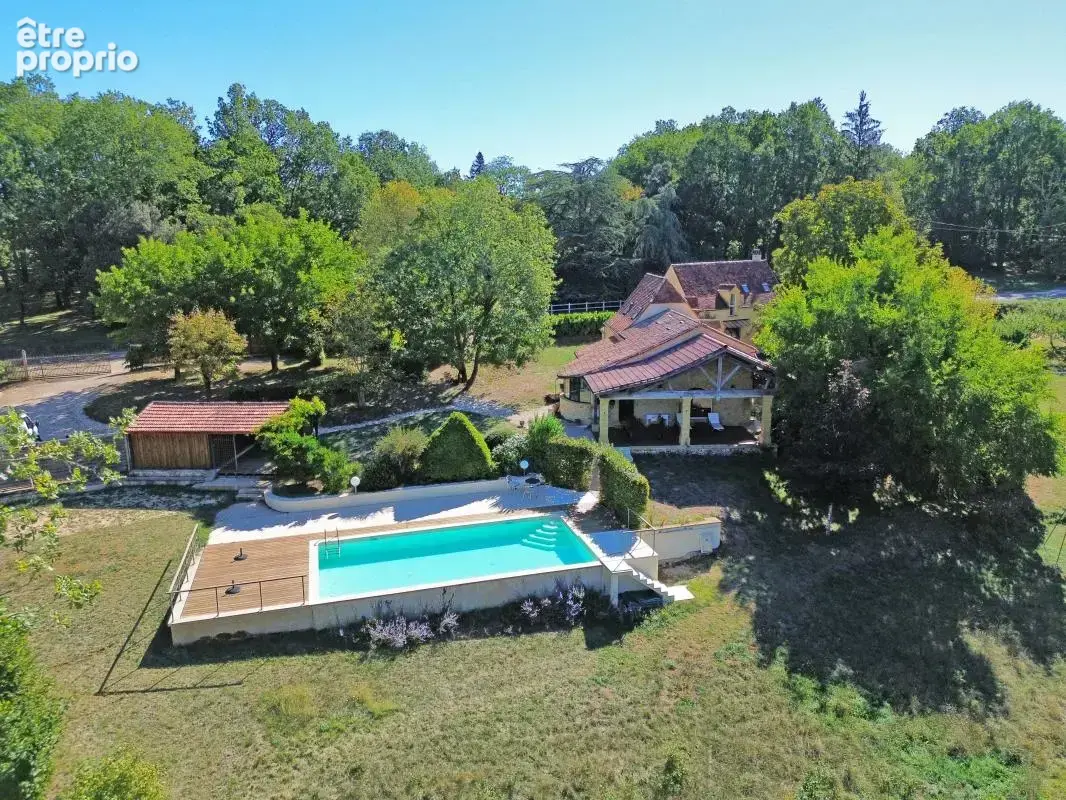 Lalinde — Ancien corps de ferme périgourdin rénové, piscine et dépendances - photo 1