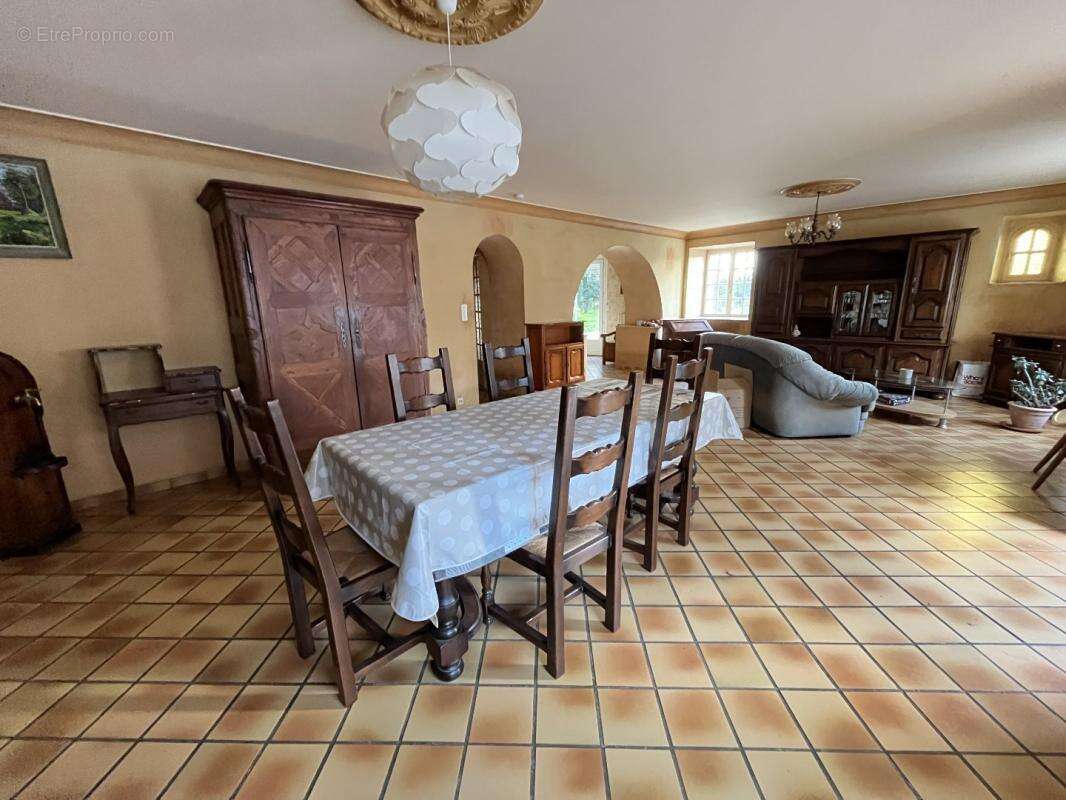 Maison à SAINT-THUAL