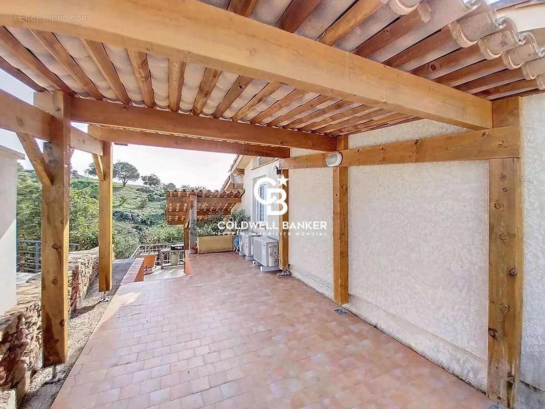 Maison à ROQUEBRUNE-SUR-ARGENS
