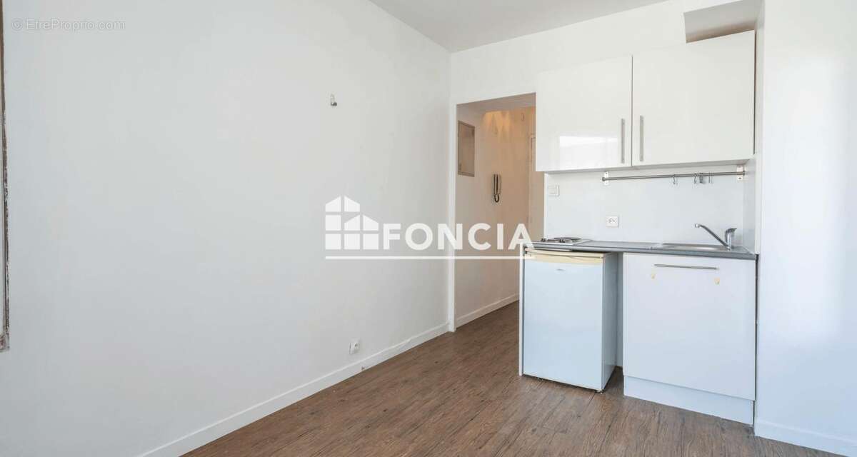Paris 3e / Beaubourg – Studio en étage avec ascenseur calme et lumineux - photo 2