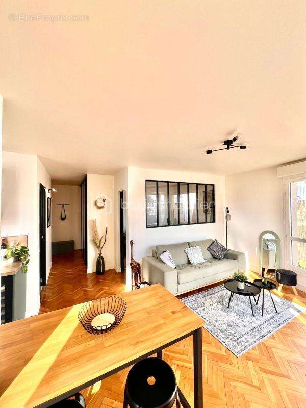 Appartement à FRESNES
