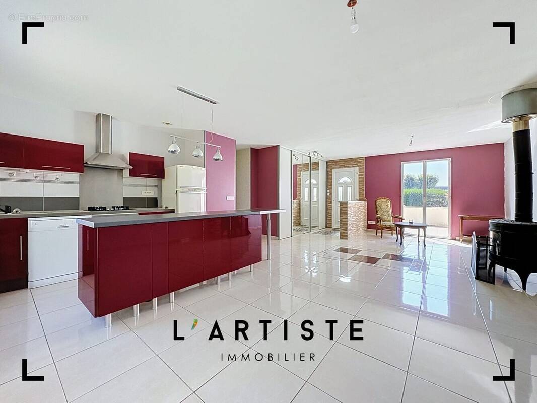 Maison 6 pièces 115 m² · à Crosville-la-Vieille · 115 m² · 211 000 €