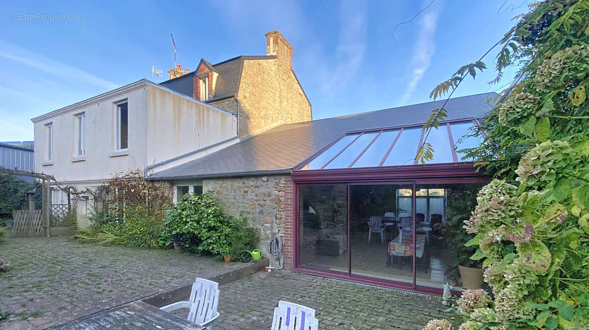 Maison à SAINT-PIERRE-EGLISE