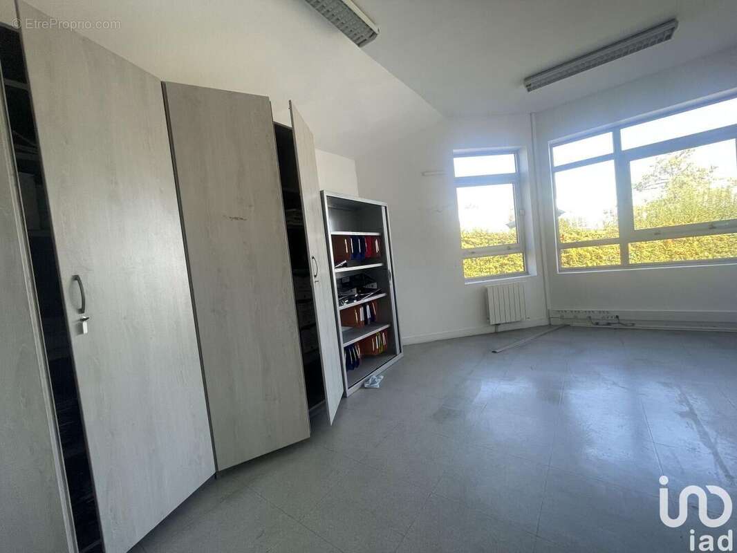 Photo 7 - Commerce à LINAS