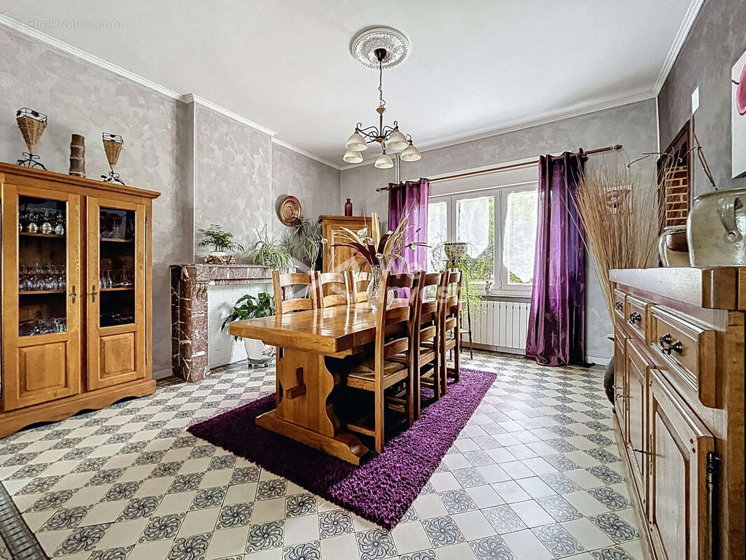 Maison à SAINT-REMY-CHAUSSEE