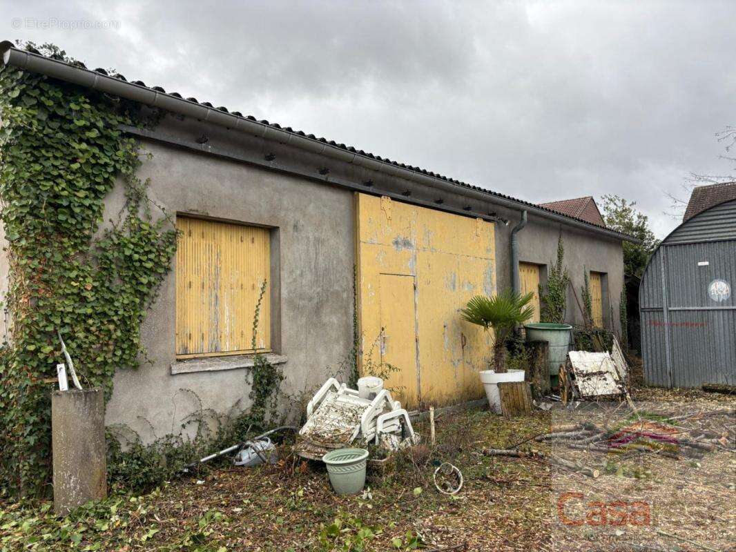 Commerce à FLEURY-LES-AUBRAIS