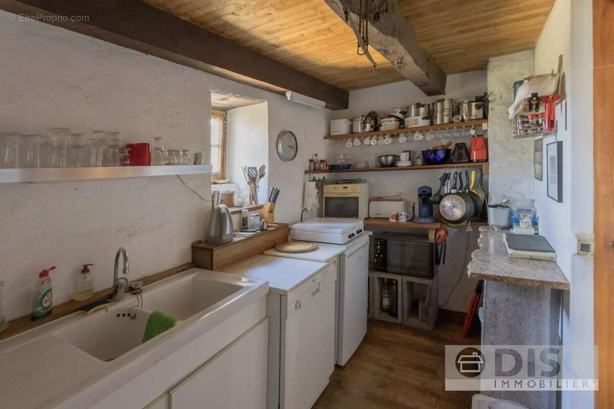 Ensemble de deux maisonnettes, grand atelier et hangar autour d’une cour intérieure - photo 12