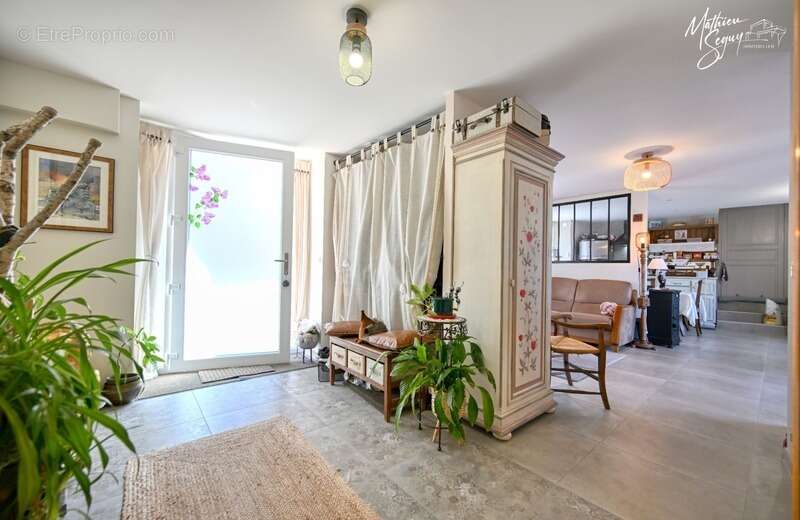 Maison à MONTROMANT