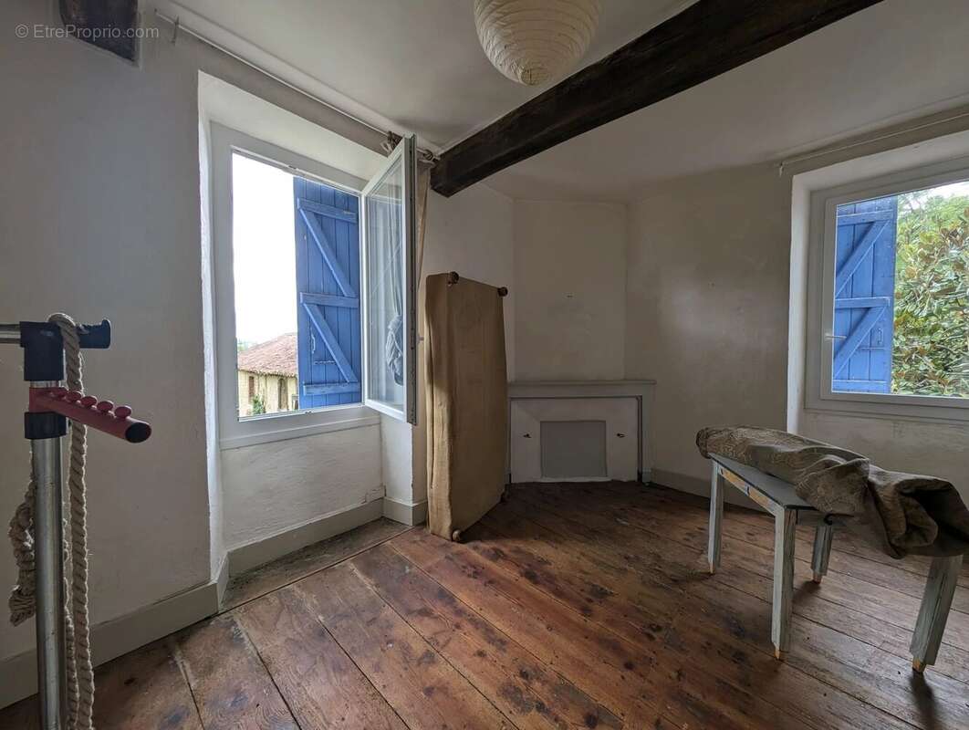 Maison à SAUVETERRE