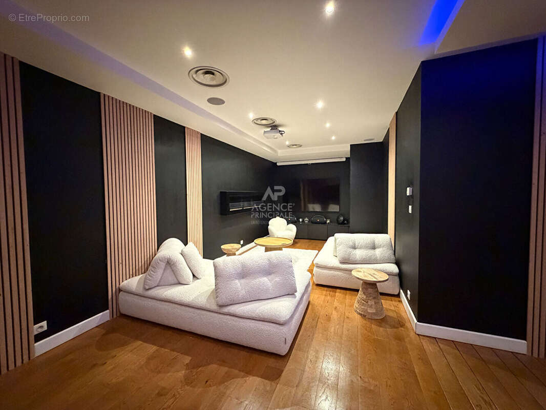Demeure de prestige Osny 7 pièce(s) 221.05 m² - photo 11