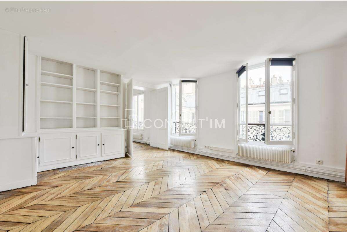 Commerce à PARIS-8E