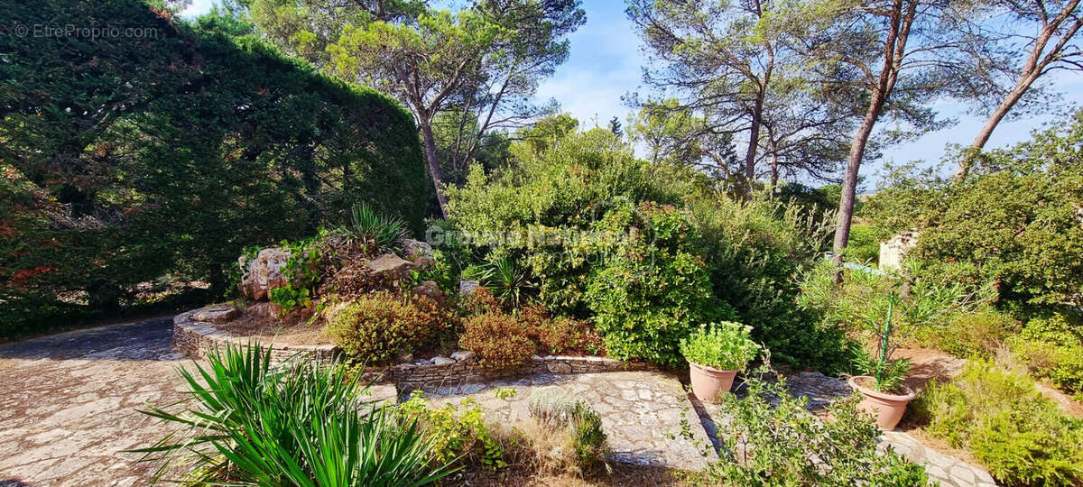 Maison à SABRAN