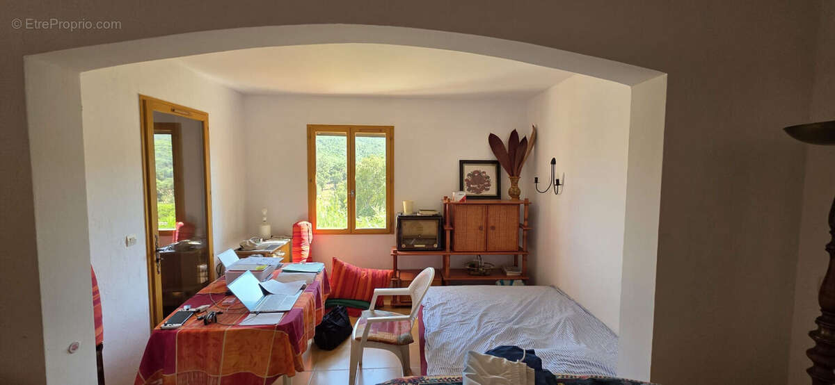 Maison à LES ISSAMBRES