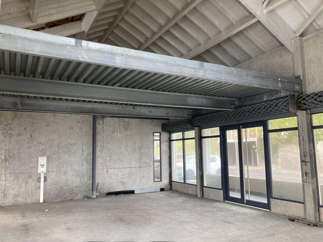 Commerce à VIEUX-FORT