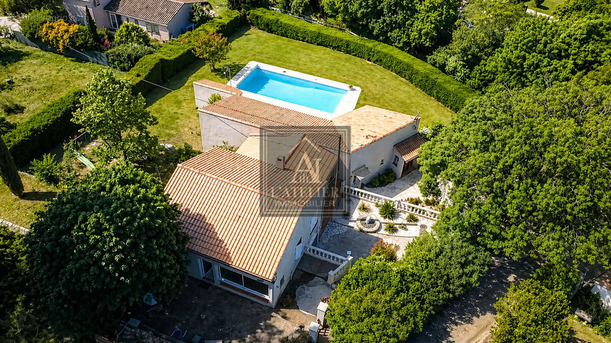 Maison avec dépendance, garages, atelier, piscine sur une parcelle de 7559 m2 - photo 13