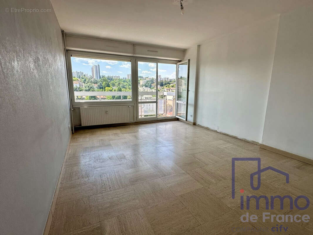 Appartement à SAINT-ETIENNE