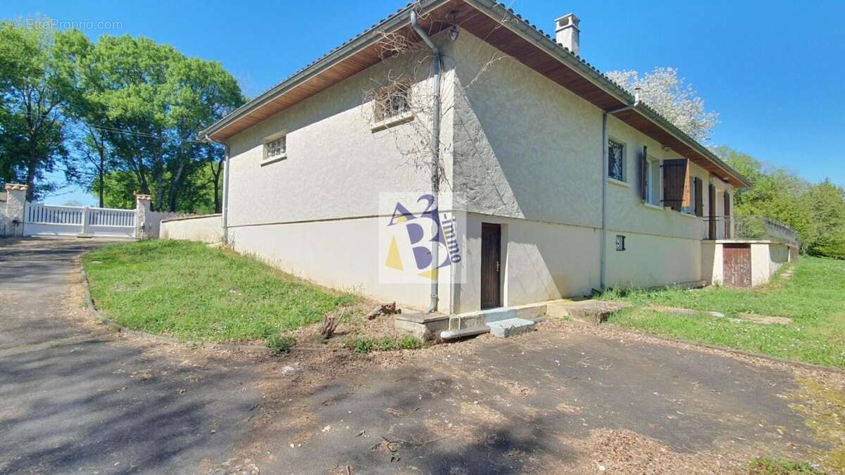 Maison à PUYMOYEN