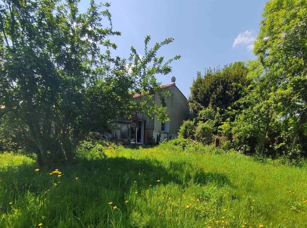 Maison à MONCOUTANT