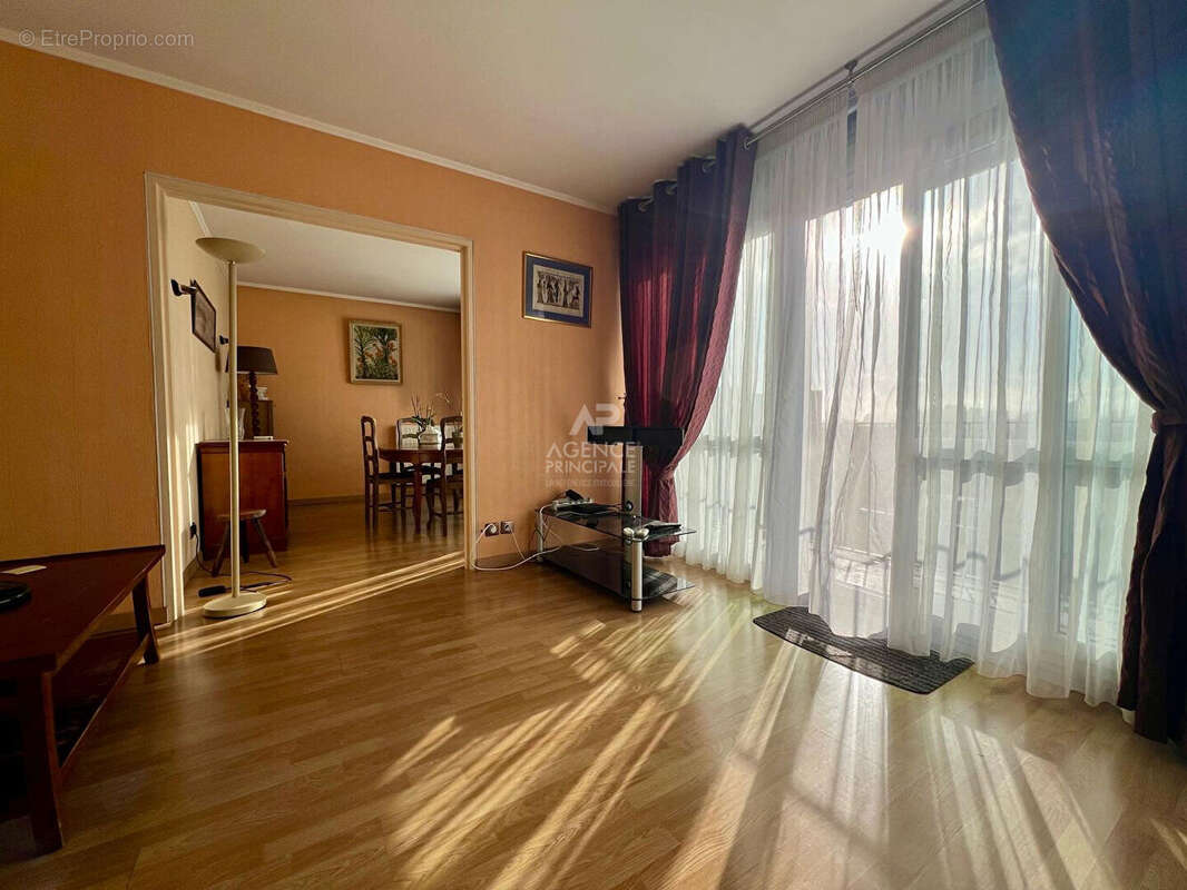 Appartement à HOUILLES