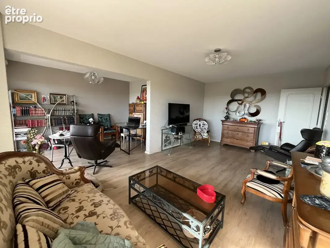 BOURG LES VALENCE - Appartement T4, terrasse, cave et parking - photo 8