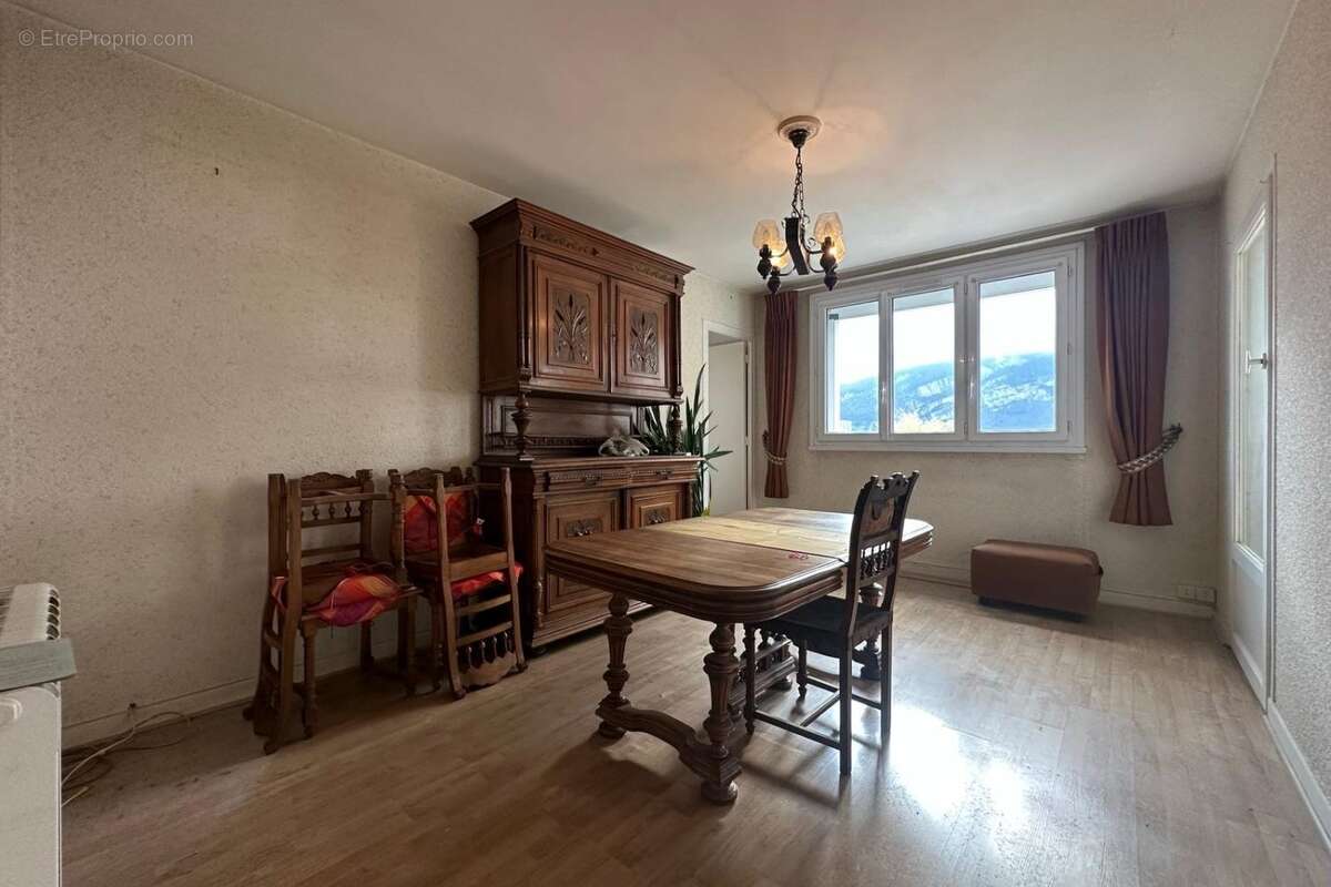 Appartement à SAINT-EGREVE