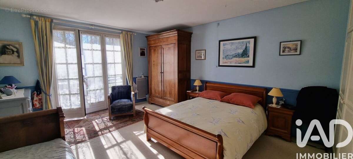 Maison 230 m² à Courcay  - photo 4