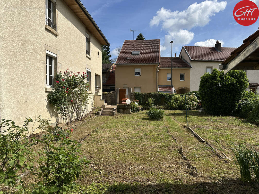 Maison à SERRE-LES-SAPINS