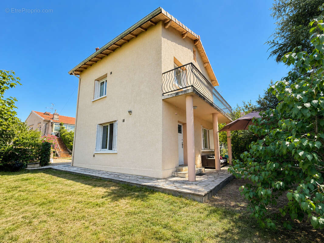 Maison à PIERRE-BENITE