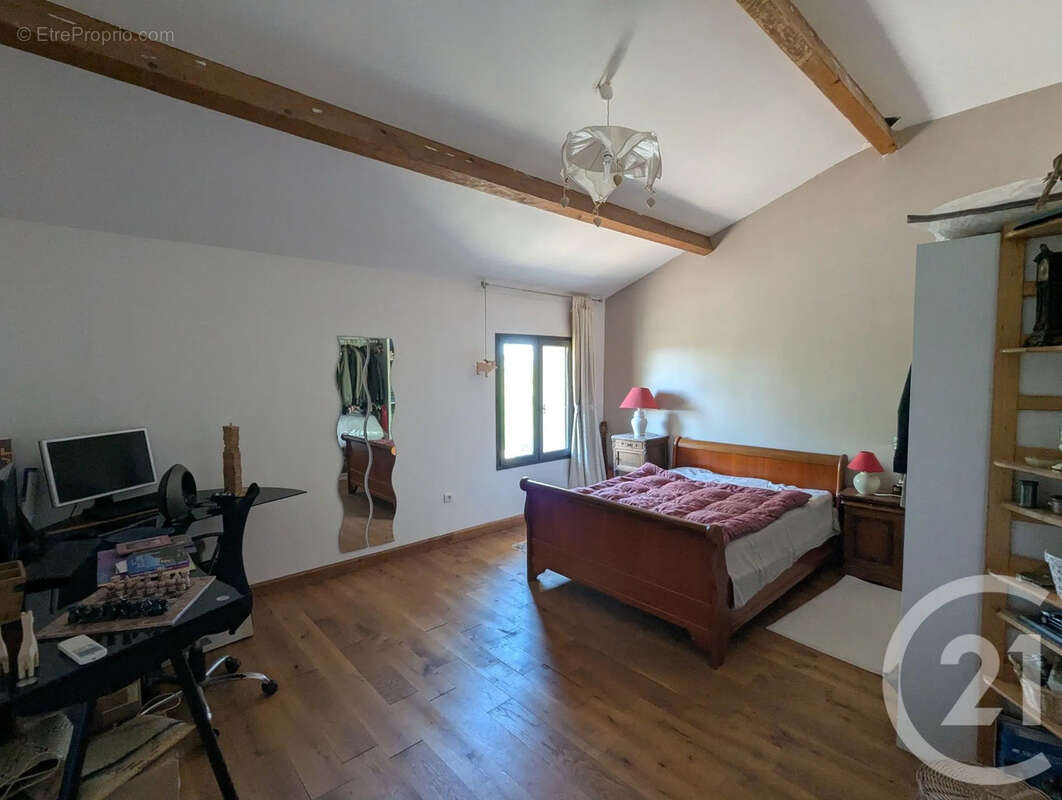 Maison 236 m² à Roquemaure  - photo 10