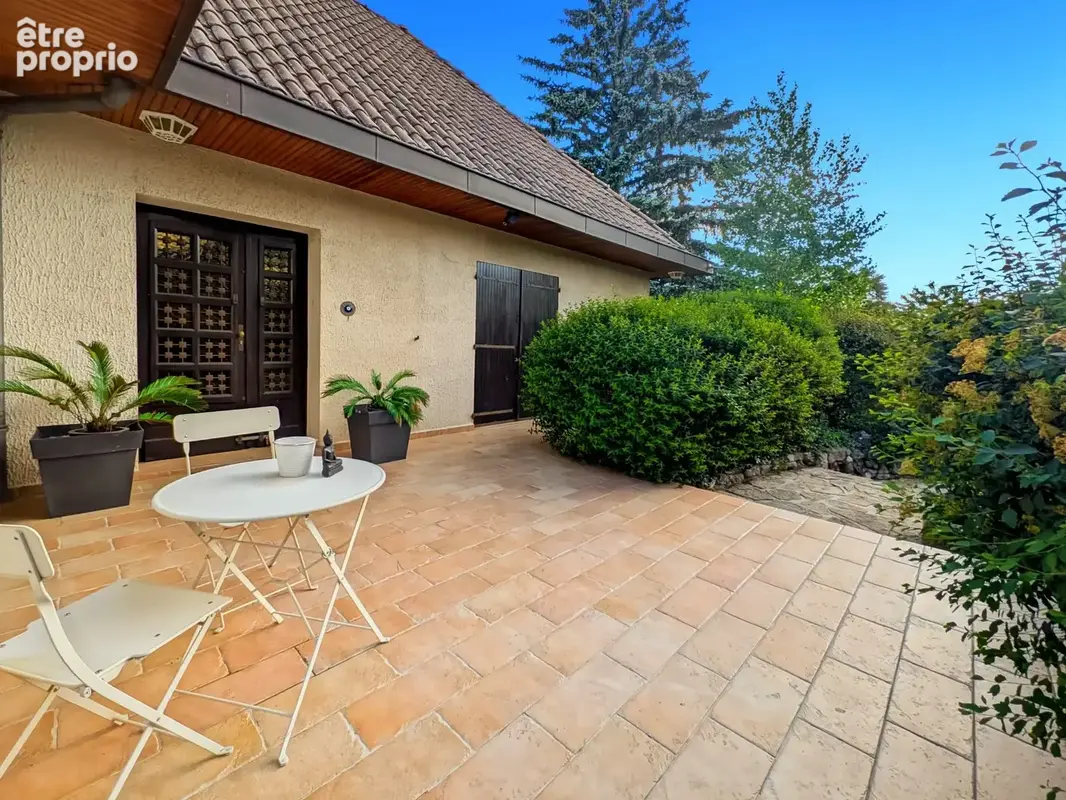 Maison 255 m² à Saint-Priest  - photo 3