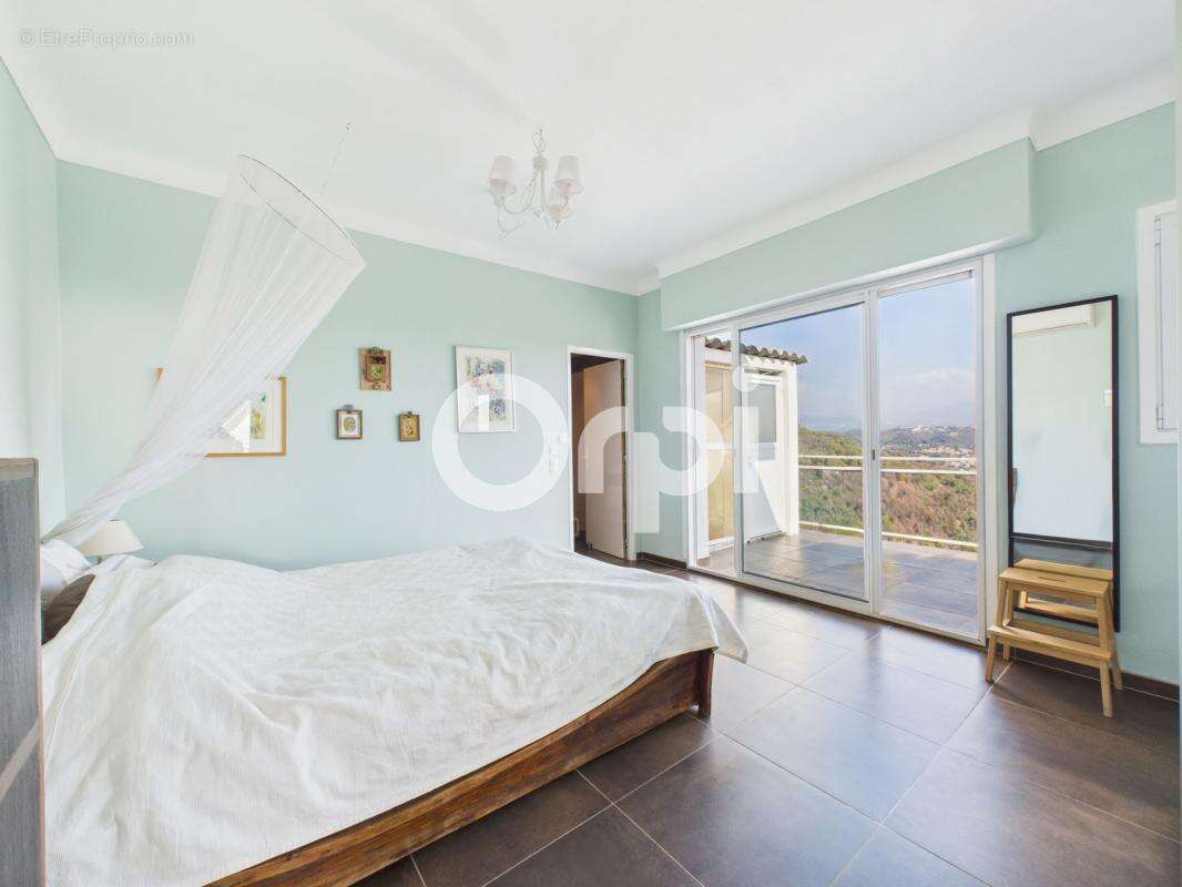 Maison à MANDELIEU-LA-NAPOULE