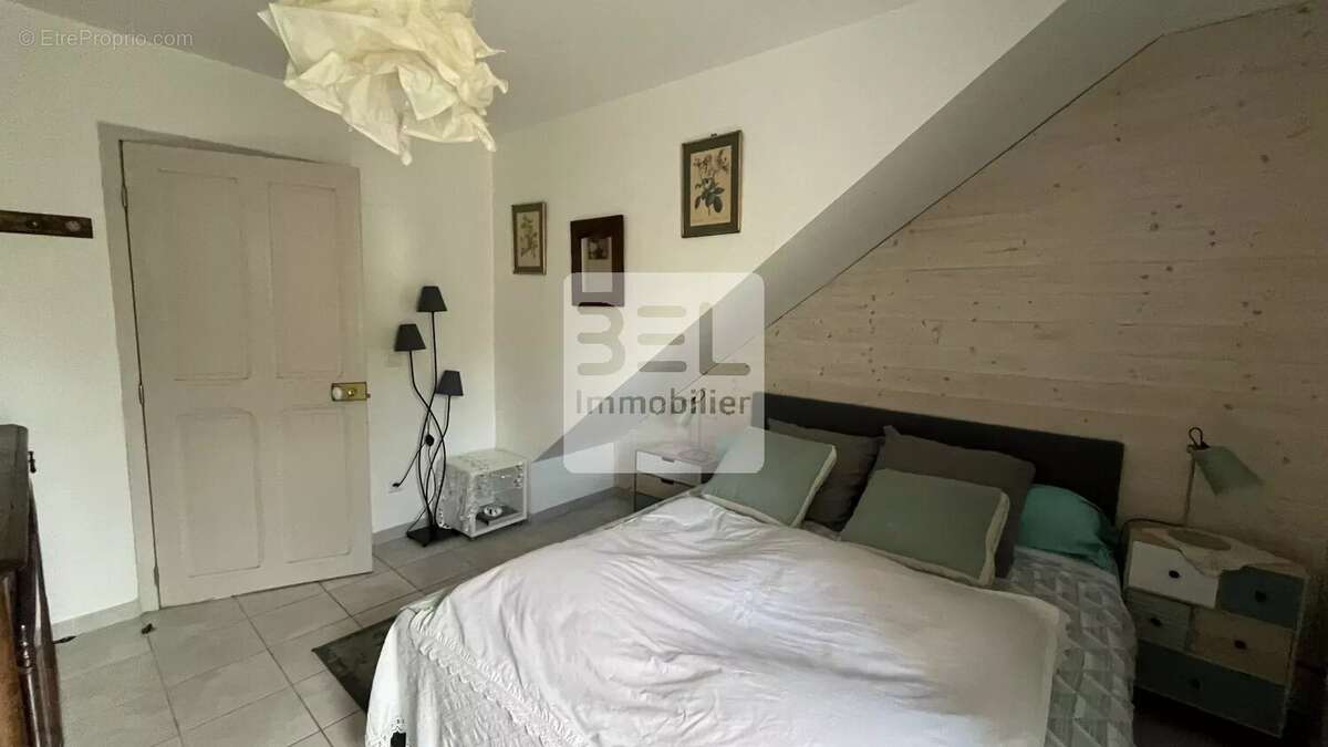 Maison à SAINT-VICTOR-LA-COSTE