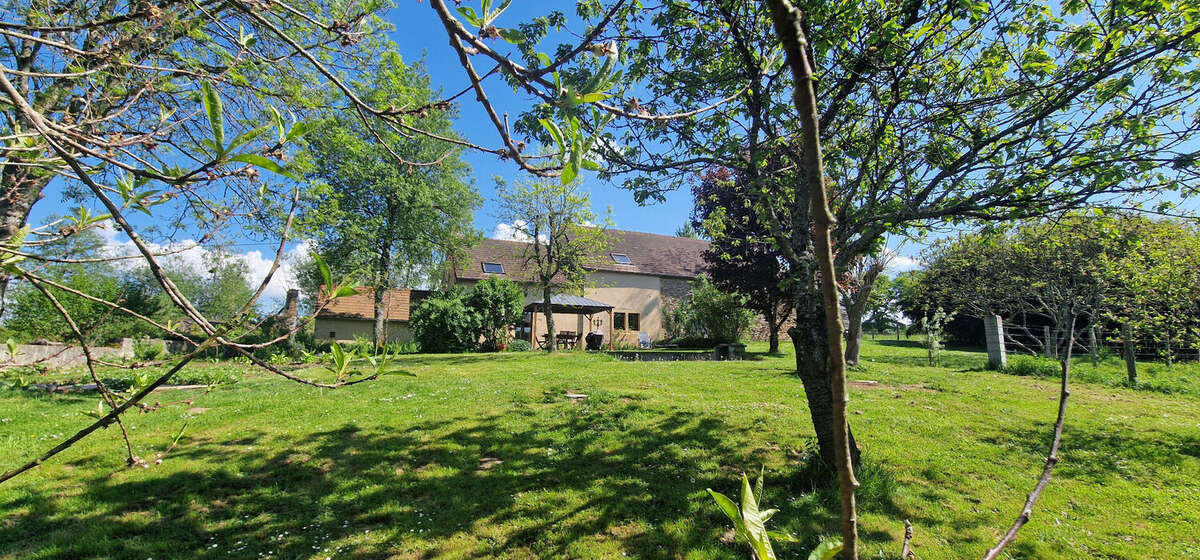 Maison à SAINT-AUBIN-EN-CHAROLLAIS